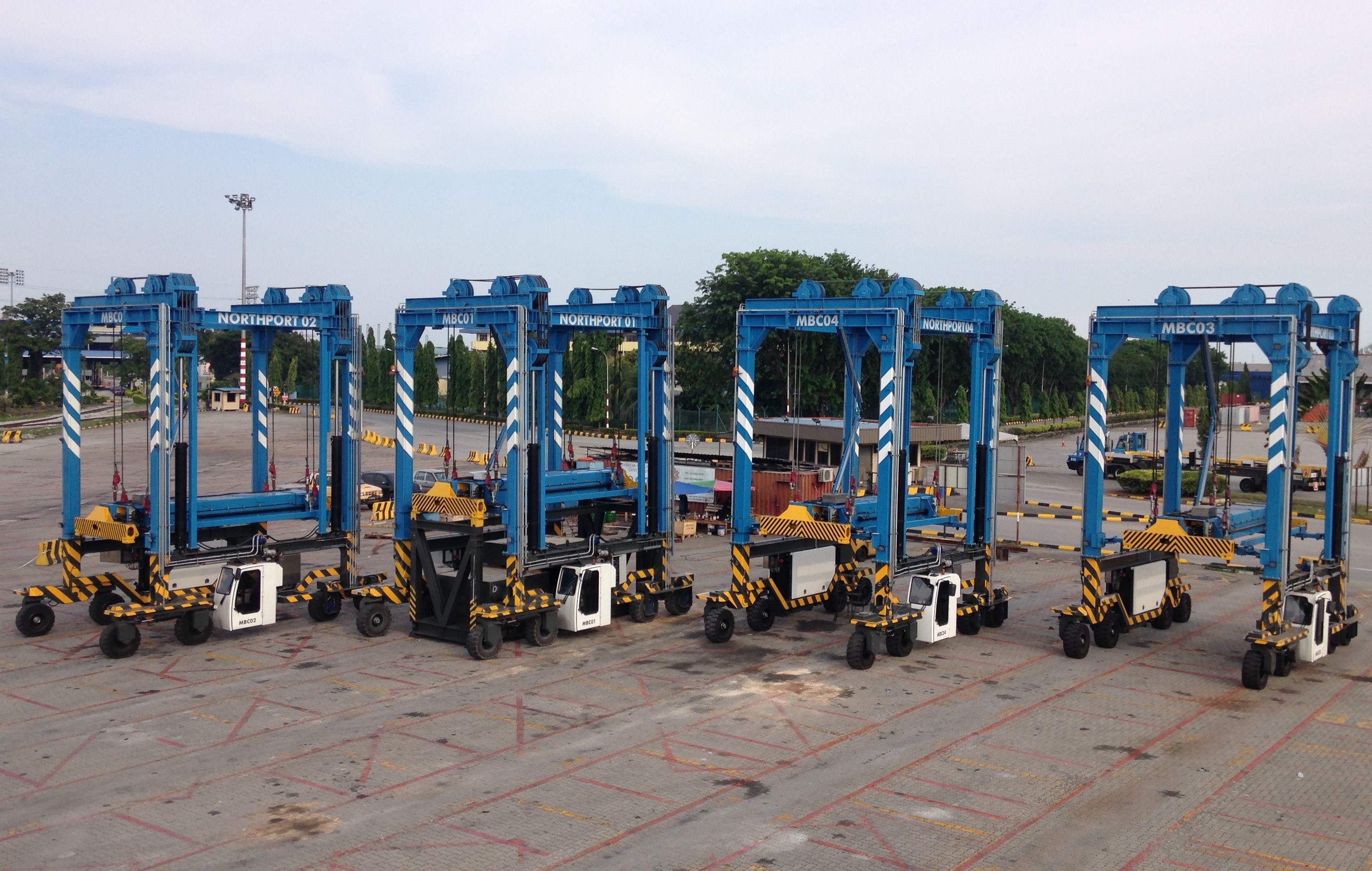 Mobicon delivers straddle carriers to Malaysia | Export and Trade Handbook